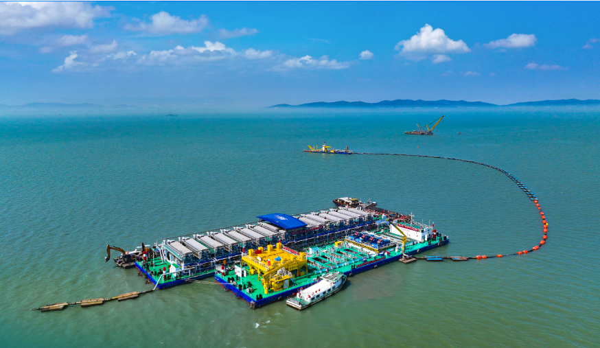 生態清淤智能化一體平臺船“太湖之星”投用