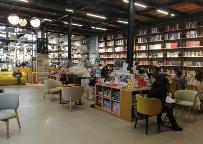 24小時書店里，有一群怎樣的人？