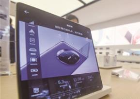 國產手機巨頭加速搶灘“AI+折疊屏” 產業鏈各環節通力合作