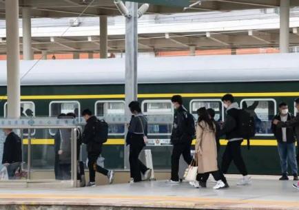 內蒙古首趟直達港澳地區旅游專列開行