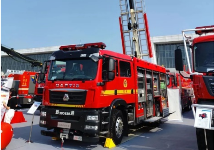 新興際華集團設計研制的云梯（多功能）主戰消防車取得重大突破