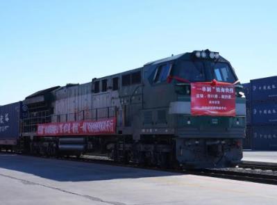 中國東北地區首趟“一單制”鐵海快線班列開行