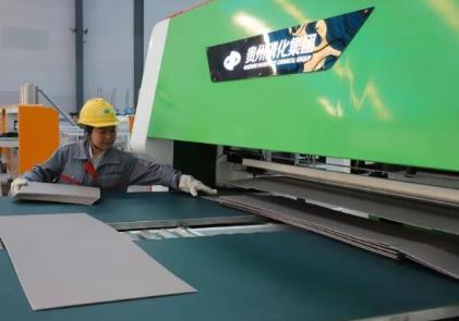 全國首條2.5萬噸/年無水石膏母粒、包裝箱中試項目投產
