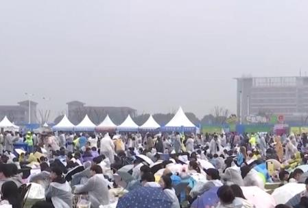 消費市場“春潮涌動” 春日“顏值”轉化為經濟“產值”