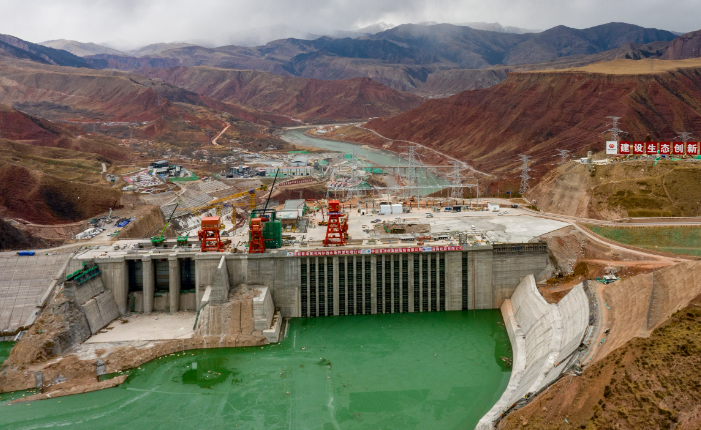 中國黃河上游在建裝機最大水電站首臺機組并網發電