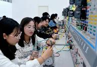 現代職業教育體系加快構建——推進機制創新 深化產教融合