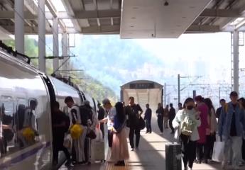 銷售火熱、熱度升高！消費場景豐富多樣 “五一”假期旅游市場活力迸發