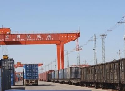 跑得快、運價低、保時效 港城班列助力物流暢通“雙循環”