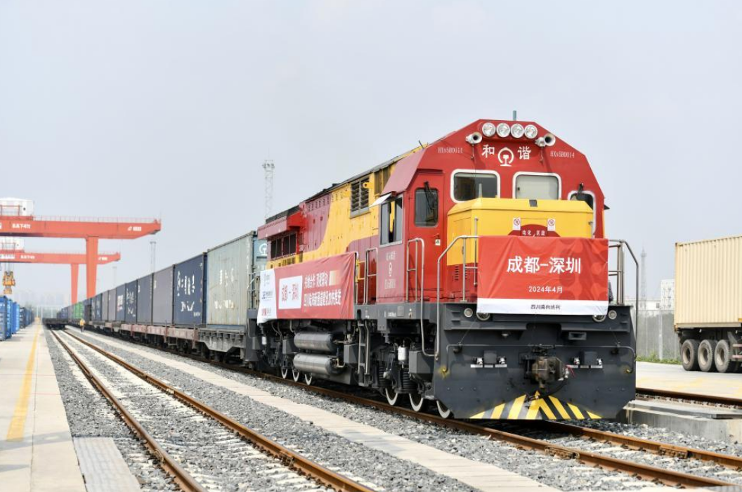 成都與深圳城際間貨運集裝箱班列實現每周四列雙向對開
