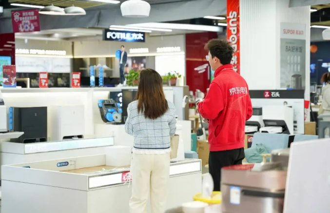 各地通過政府補貼、企業優惠、信貸支持等方式激發居民以舊換新消費熱情