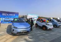 2024年新能源汽車下鄉拉開帷幕，產品、服務、政策多管齊下