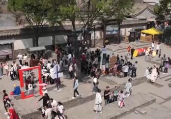 國內旅游市場成消費領域亮點 “古城”“古鎮”游激活消費新活力