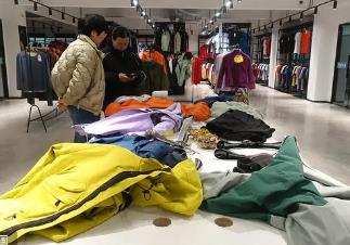 不甘只做始祖鳥平替，“中國沖鋒衣之鄉”要擠進高端供應鏈