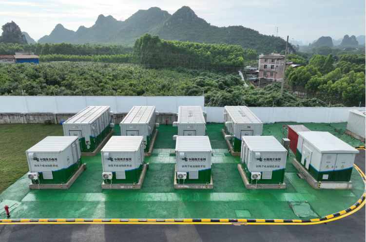 南方電網公司投運我國首個大容量鈉離子電池儲能電站