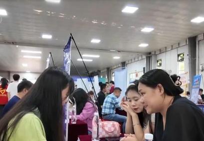 眾多專精特新企業進校園搶人才 從校招看新質生產力釋放就業新動能