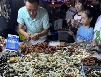 要“顏值”更要性價比 年輕人點亮“手串經濟”