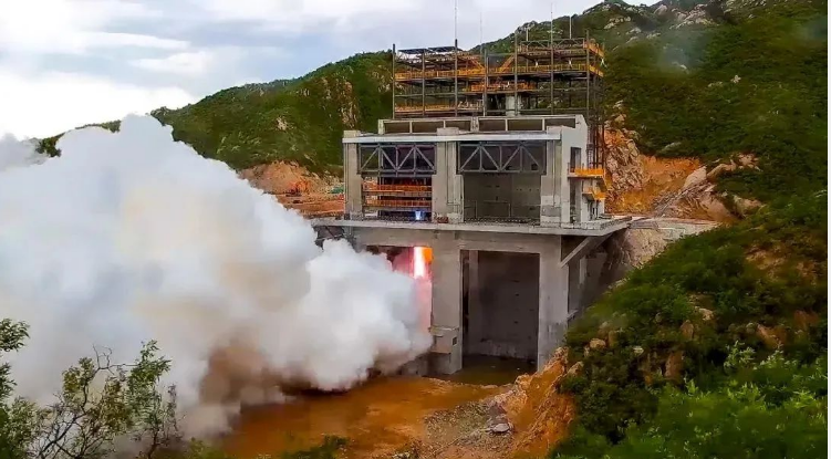 我國大推力氫氧發動機垂直雙工位試驗臺建成投用