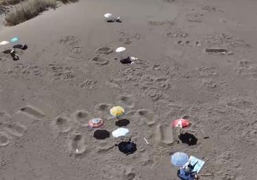 新疆迎今夏首輪高溫天氣 特色沙療產業帶旺當地旅游經濟