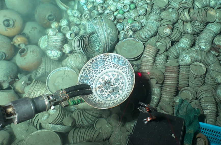 南海西北陸坡一號、二號沉船遺址提取文物900余件(套)
