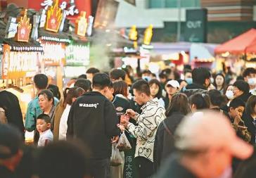 哈爾濱夜游夜市紅火，為城市消費增添新動能——夏日“冰城”點亮夜經濟