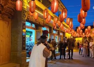 上“新招”引“客流” 夏日文旅“好戲連臺”激發經濟新活力