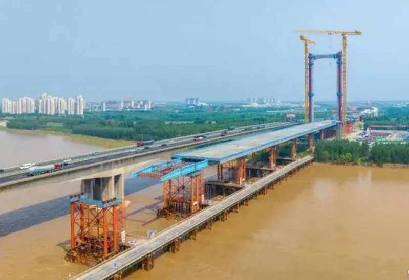 我國自主研制的全國首例履帶式頂推設備正式應用