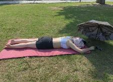 曬背火“出圈”，但三伏養生不可盲從