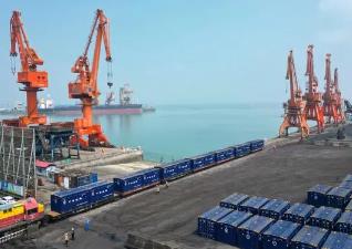 福建首次批量發運鐵路新型通風集裝箱