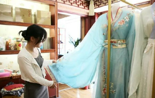 “漢服經濟”開拓百億市場