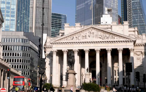 英國政府面臨嚴峻財政壓力挑戰