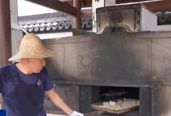 各式月餅忙“登場” 傳統手工月餅承載鄉愁記憶受青睞