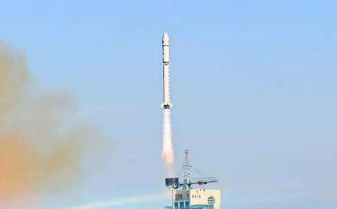 我國成功發射首顆可重復使用返回式技術試驗衛星
