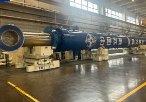 我國自主研發、核心技術自主可控 全球最大打樁船油缸下線