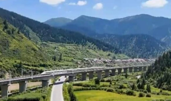 四川多景區開啟鐵路旅游專線模式