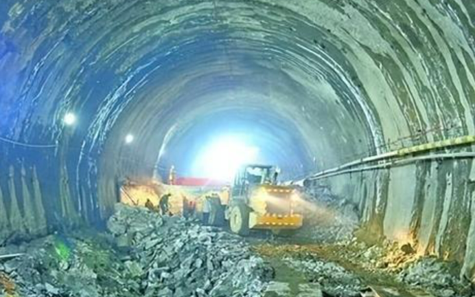 “拼經濟”全力沖刺 重大項目“加速跑”