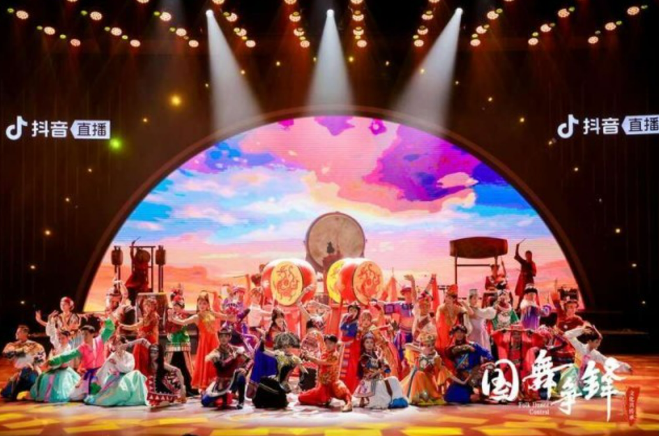 在直播間演繹民族歌舞，“民族歌舞青年主播團”來了