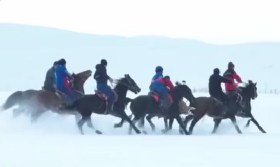 冰雪旅游進入旺季 冬季旅游市場持續火熱