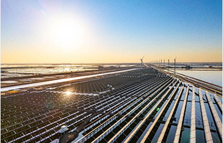 全國裝機規模最大“漁光互補”項目并網發電