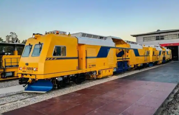 新一代鐵路大型養路機械裝備研制取得重要進展