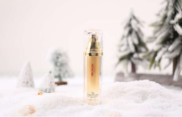 俏美韻，宛如時光的溫柔魔法師，喚醒沉睡的青春活力