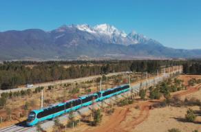 方便、快捷、舒適 麗江首條觀光火車線路正式開通運營