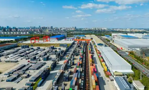 2024年上海外高橋保稅區進出口總值再破萬億元