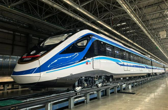 全國首列6輛編組城軌快線車輛在中車長客下線