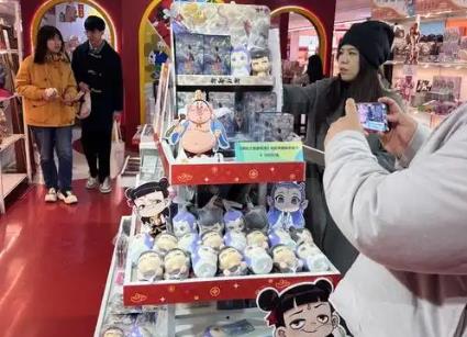 《哪吒2》已超百億票房 電影衍生品開啟新賽道