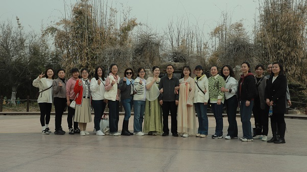 巾幗綻芳華 風采譜新篇