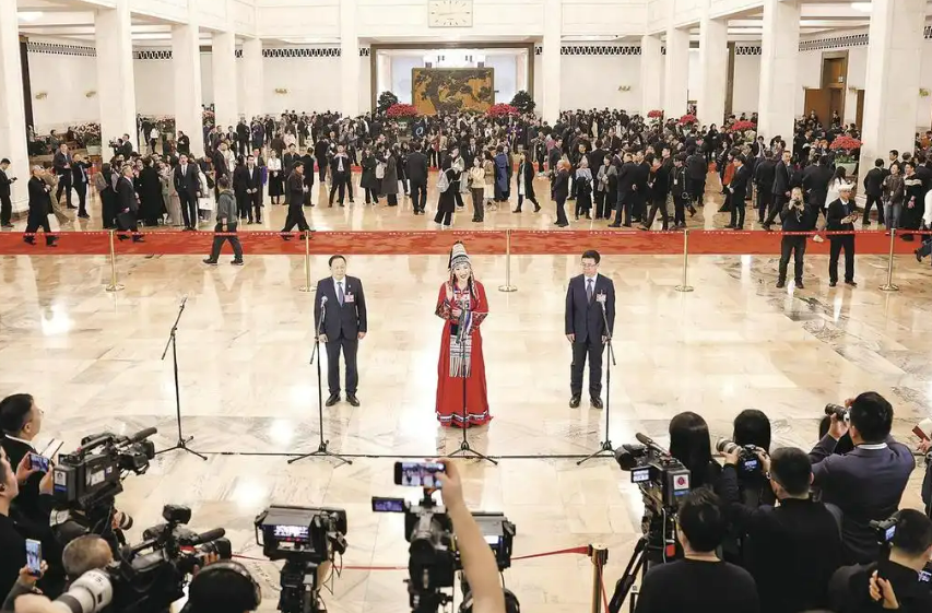 “新”潮澎湃 共創未來——全國政協十四屆三次會議第二場“委員通道”掃描