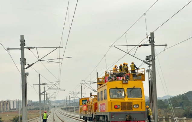 南憑高鐵崇憑段開始架設接觸網導線 全線今年內開通運營