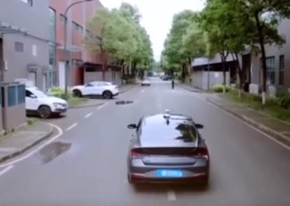 “智駕”加速跑 新能源汽車疊加智能化、網聯化會給汽車產業帶來怎樣的變化？