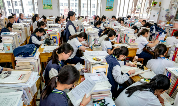 多地逐步推進高中雙休制度 “把周末雙休還給學生”為何引爭議？