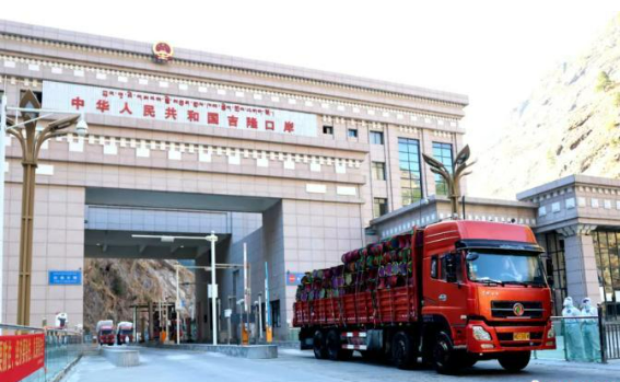 西藏首個標準化進境水果指定監管場地通過驗收